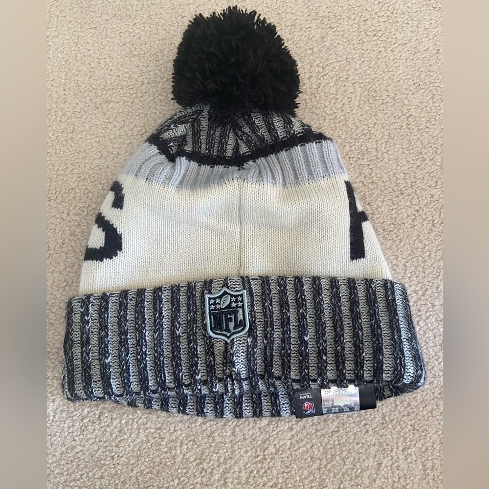 NWT New Era Las Vegas Raiders Knit Hat Pom Pom Oakland Raiders - Picture 2 of 2
